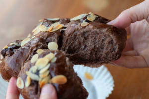 【もう迷わない】パンの具材はいつ入れる？正しいタイミングと混ぜ方